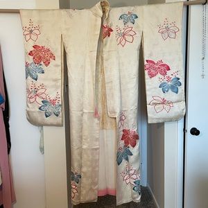 Authentic Vintage Japanese Furisode Kimono *inner lining stained*